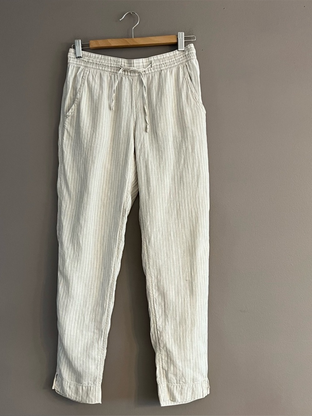 L.L. Bean Women's Linen Pull-On Ankle Pants Mid-Rise Tapered-Leg Stripe Beige 2